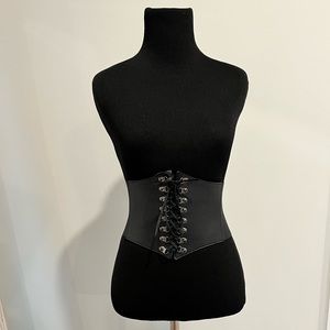 Black belt, snaps in the back, fits snug